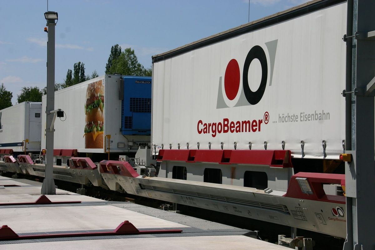 Lkw auf die Schiene: Wie Cargo Beamer die Logistikbranche umkrempeln will