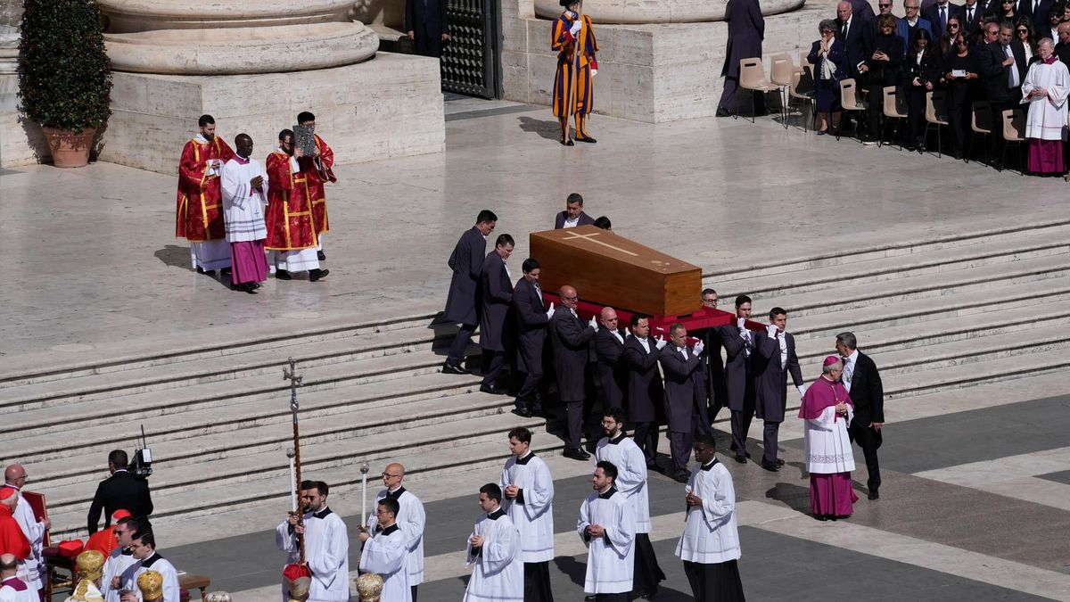 Letzte Reise eines Revolutionärs – Rom verabschiedet Papst Franziskus