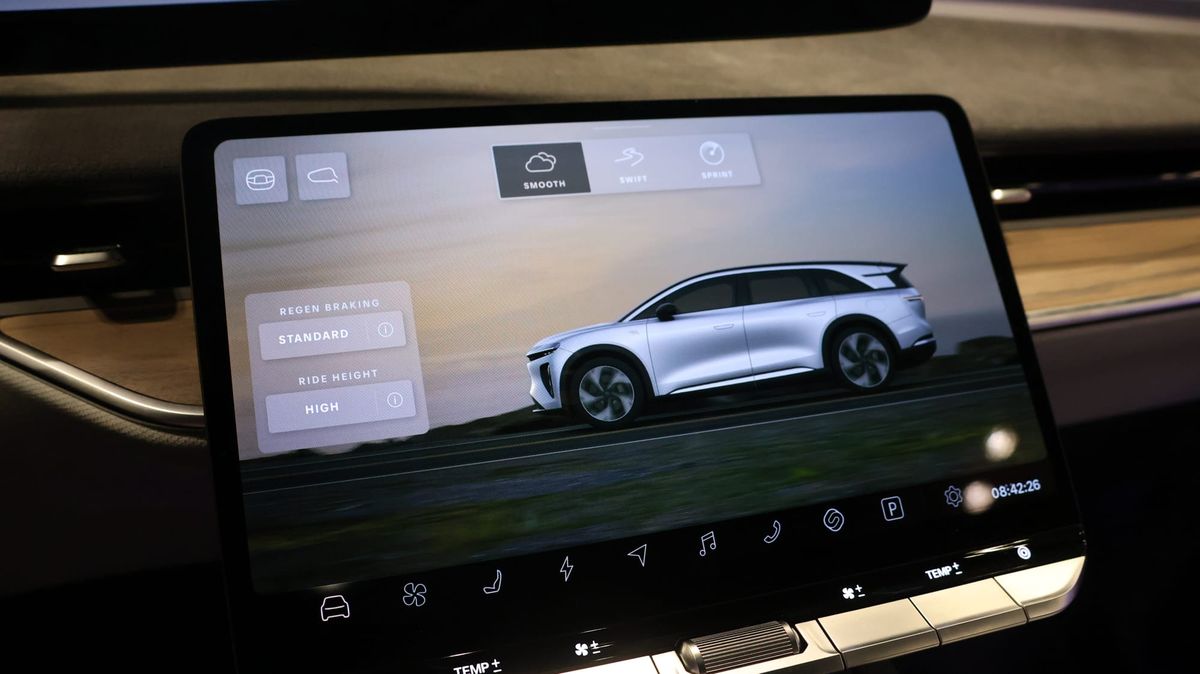 Lucid greift Tesla an: Der Uber-Deal, der den Robotaxi-Markt neu ordnet