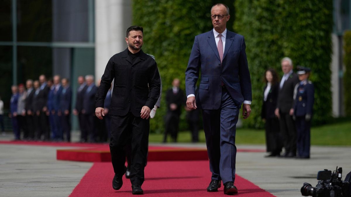 Selenskyj in Berlin – Merz sucht europäische Front vor Alaska-Gipfel