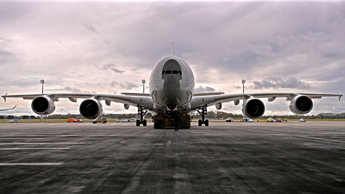 Leerflüge für Millionenchecks: Warum Airlines ihre Jets halbleer um die Welt schicken