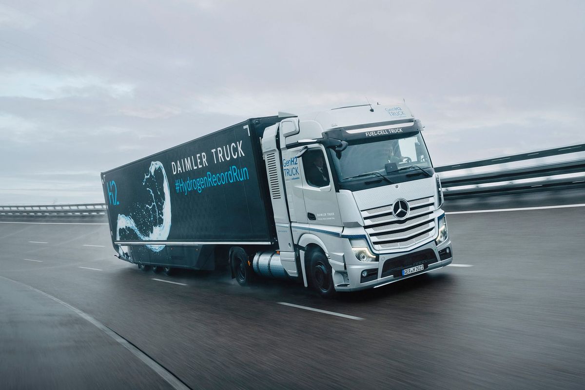 Daimler Truck, HHLA und Kawasaki schmieden Allianz für Europas grüne Energiezukunft