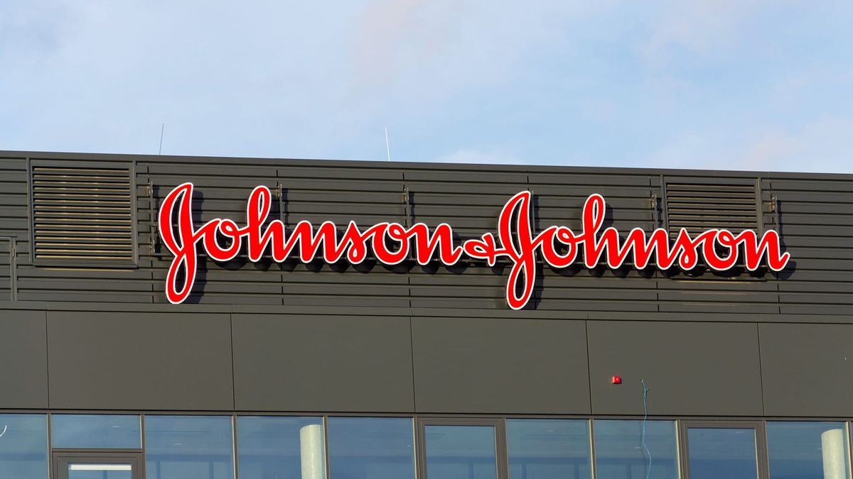 Johnson & Johnson überrascht mit starker Prognose – und trennt sich von milliardenschwerer Orthopädie-Sparte