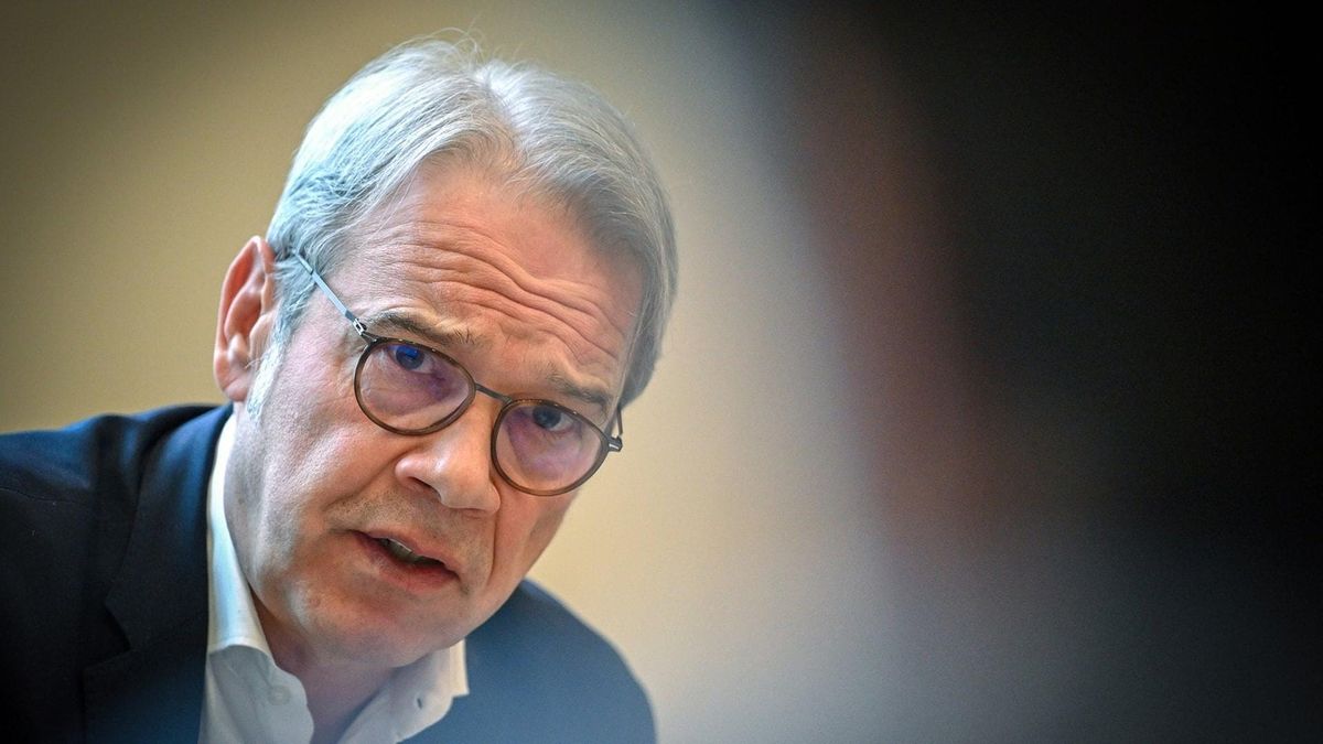 Thüringens Innenminister im Kreuzfeuer