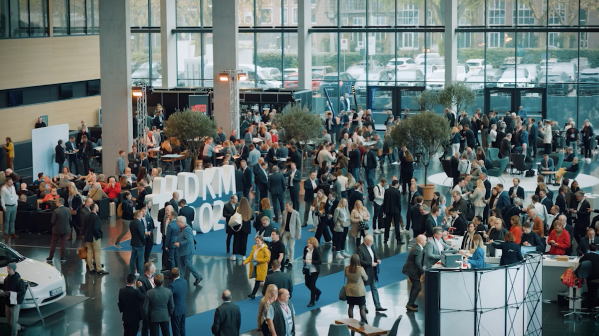 Versicherung trifft Zukunft – DKM 2025 verspricht Debatten, Deals und digitales Neudenken