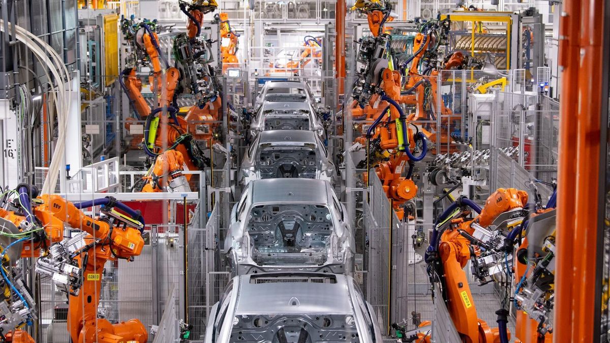 Deutschlands Autoindustrie rutscht ab – und erreicht den niedrigsten Beschäftigungsstand seit 2011