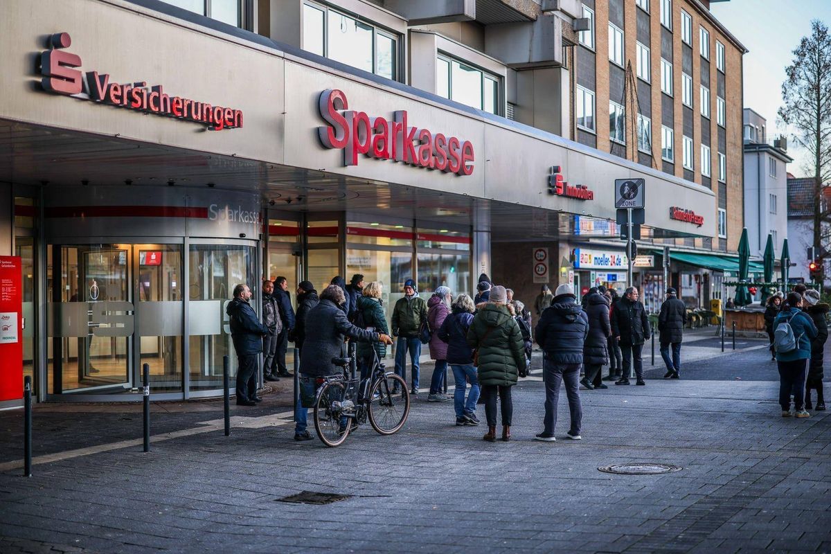 Alarm in Wilhelmshaven: Sparkassen-Tresor am helllichten Tag geknackt