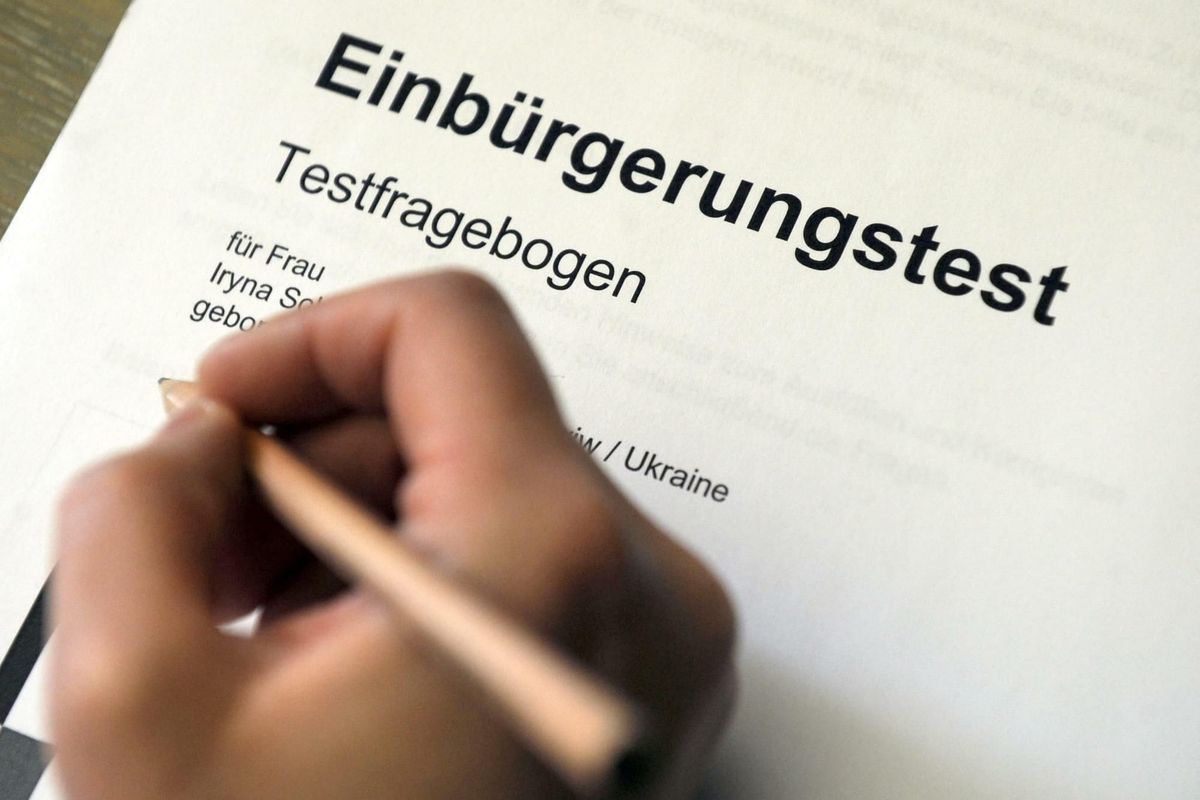 6000 Euro für den Pass: Polizei zerschlägt dreistes Betrugs-Netzwerk