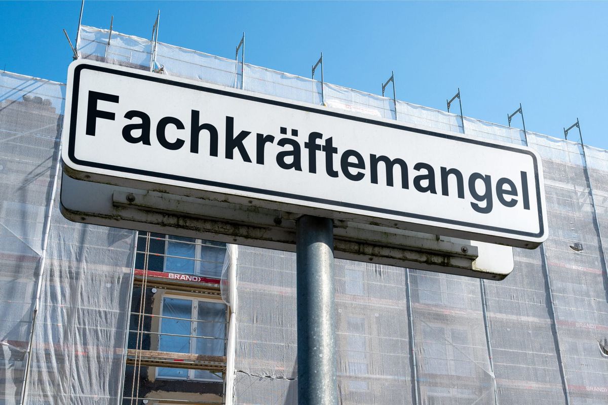 Arbeitsmarkt im Umbruch: Wie Fachkräftemangel die Unternehmensgewinne bedroht