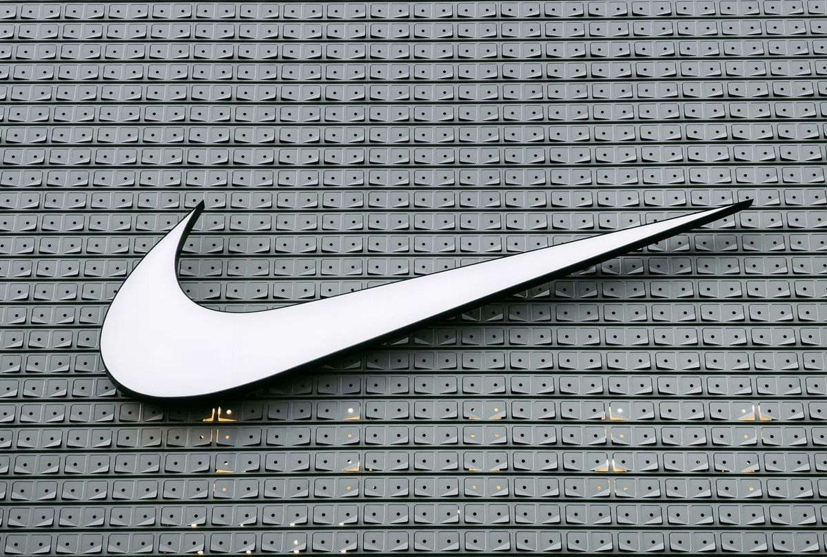 Nike-Aktie im freien Fall: Minus 30 Prozent seit Jahresbeginn – Piper Sandler stuft auf Neutral ab