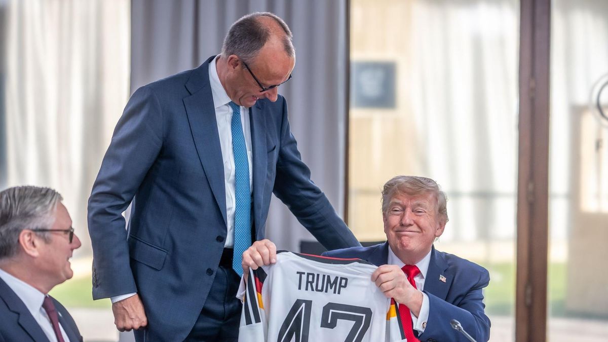 Der absurde Trikot-Affront: Wie Merz mit seiner Donald-Trump-Geschenkidee den G7-Gipfel zur Lachnummer degradiert