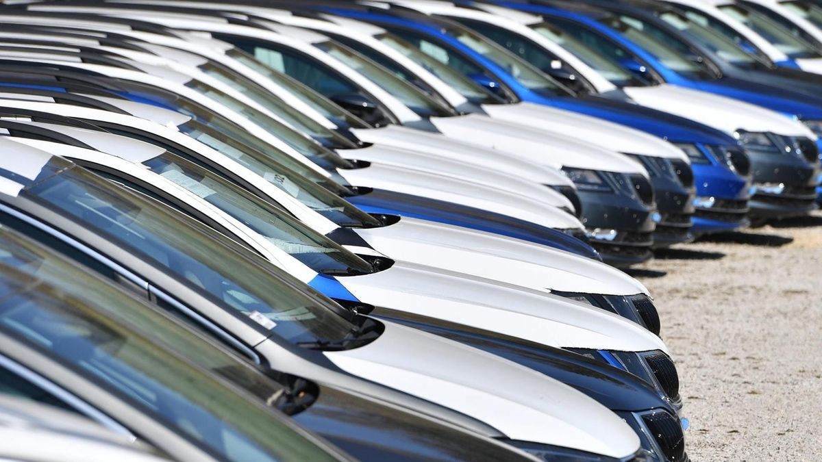 Deutschlands Elektromobilitäts-Traum zerbricht: Autobauer kehren massiv zu Verbrennern zurück