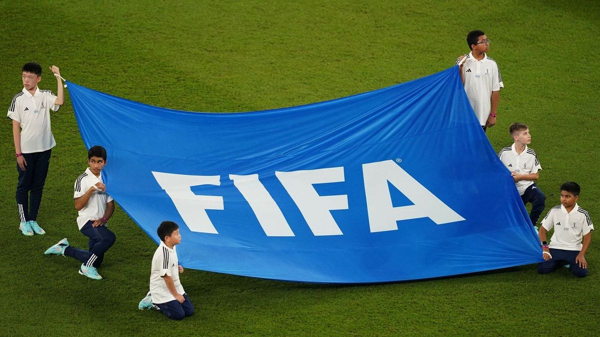 Russlands Rückkehr auf die Weltbühne: Das geheime Fußball-Beben von Gianni Infantino