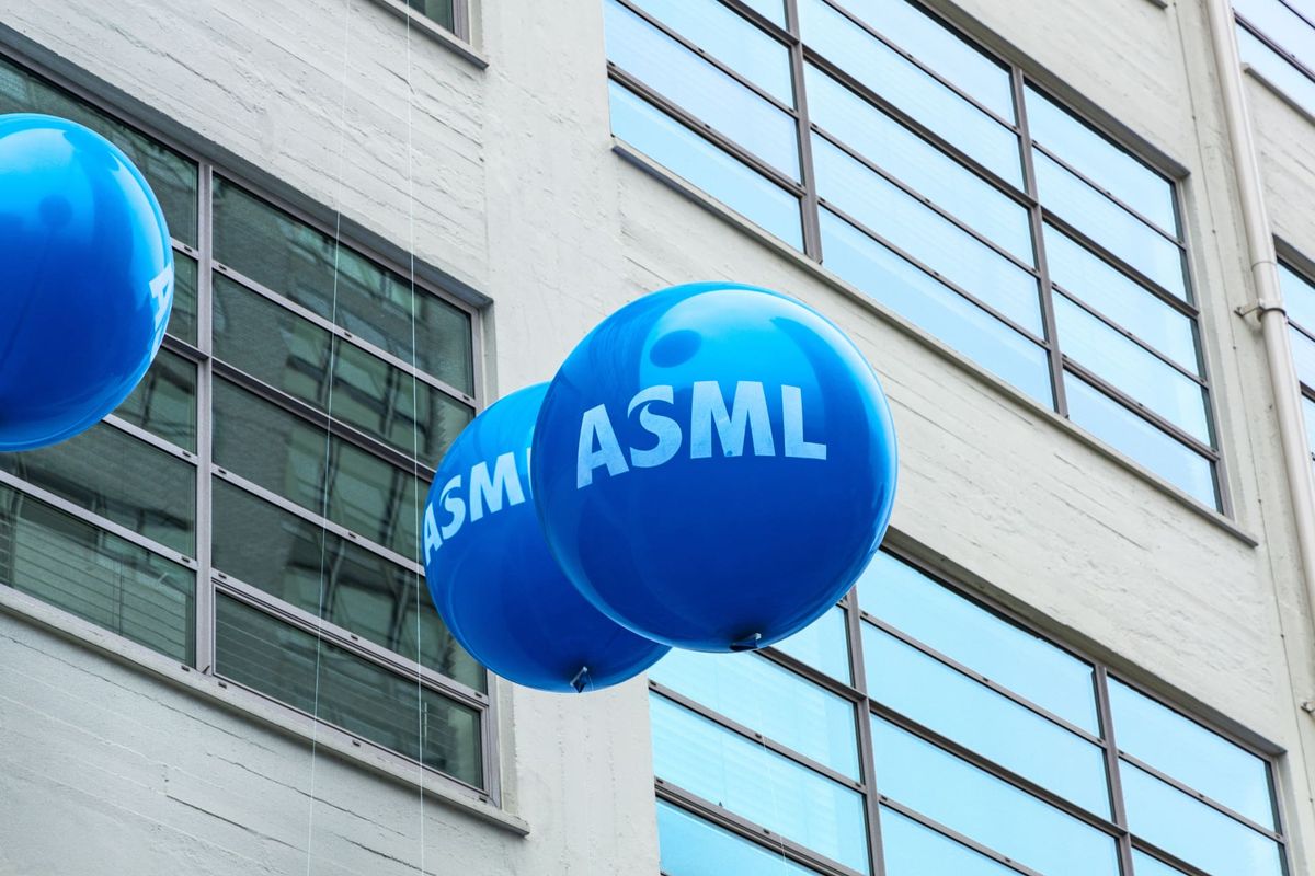ASML explodiert vor dem Rekordhoch: Der KI-Boom zwingt den Chip-Riesen zum zweiten Prognose-Sprung binnen Monaten