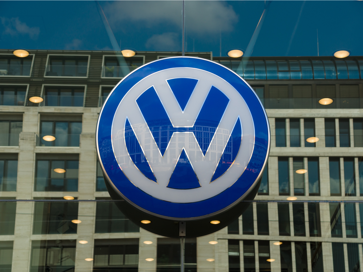 KGV unter 5, Dividende über 8% – und trotzdem Kurssturz: Das VW-Phänomen erklärt