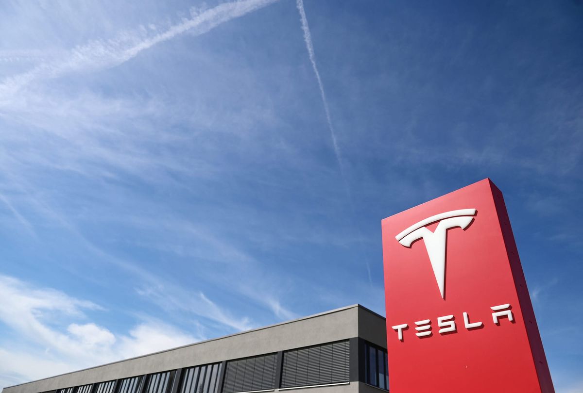 Musks Schock-Woche: Tesla-Aktie stürzt 18% ab – und das kommt jetzt
