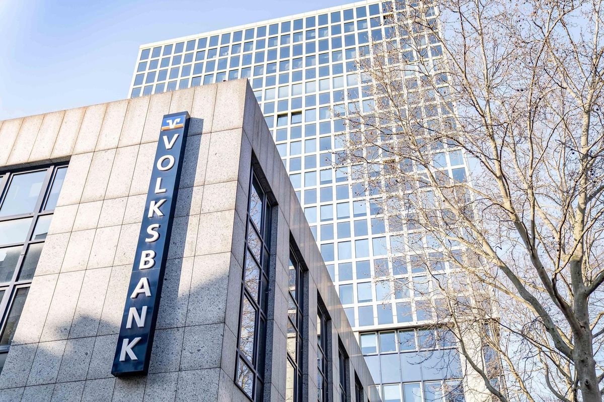 Skandal bei Volksbank Köln-Bonn: Beurlaubter Manager wehrt sich gegen Bordell-Vorwürfe