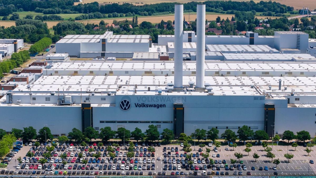 VW-Gewinn bricht um ein Drittel ein und treibt den Konzern an den Abgrund
