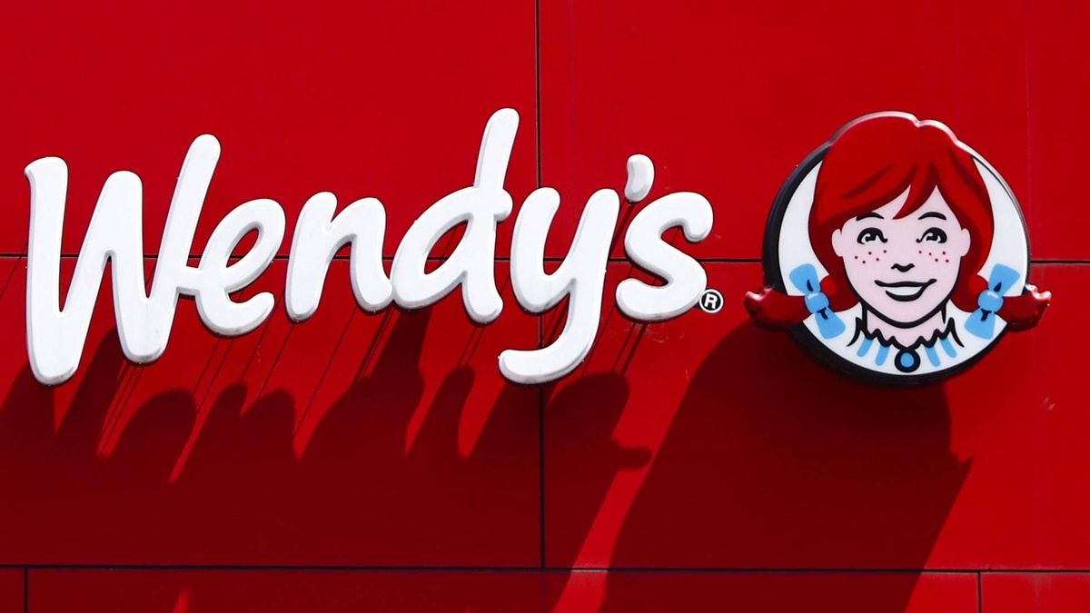 Wall Street im Ausnahmezustand: Reddit-Chef verkauft Millionen während Kleinanleger Wendy's zum Kult erklären