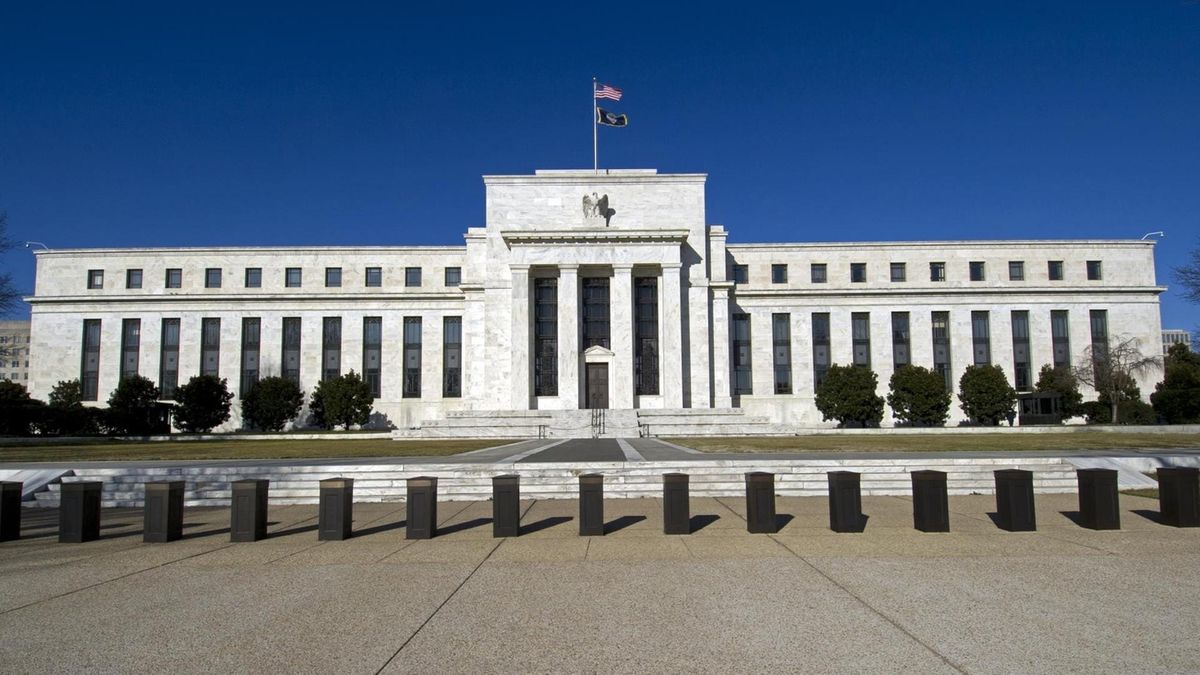 Zentralbank-Chaos: Fed-Ratsmitglieder uneins über Zinswende – Das bedeutet es für Ihr Depot