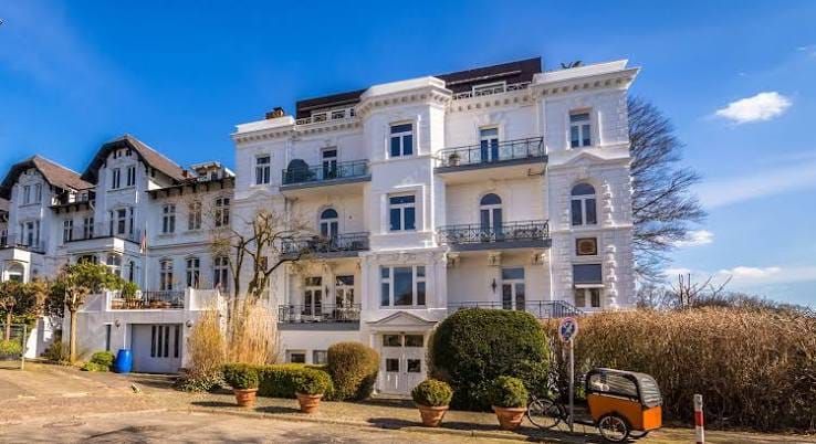 Millionen-Immobiliendeal vor Gericht: Insolvenzverwalter fordert Annullierung – Cevdet Caner unter Druck