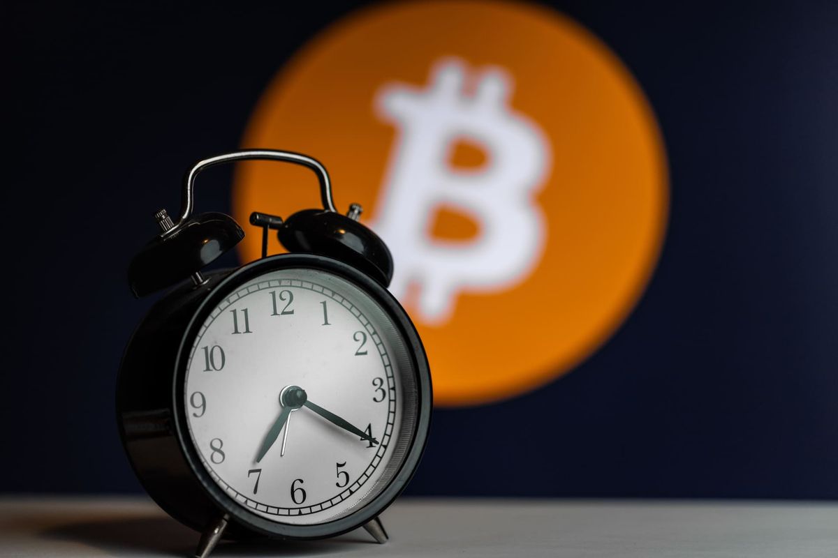 Bitcoin-Schock: Während Kurse fallen, plant die Regierung die Steuer-Bombe