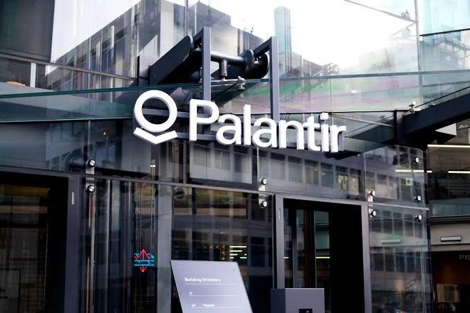 Palantir explodiert um 12%: Geheimwaffe Commercial-Sparte wächst 150% – was Analysten übersehen haben