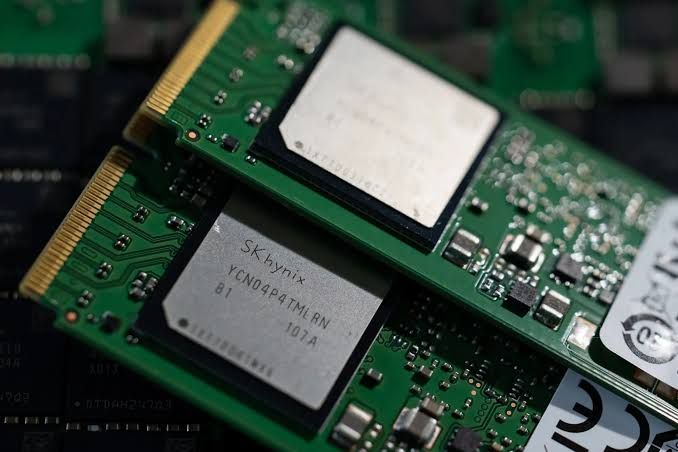 Speicherchips in der Achterbahn: Warum S&P-500-Optionen die Volatilität anheizen