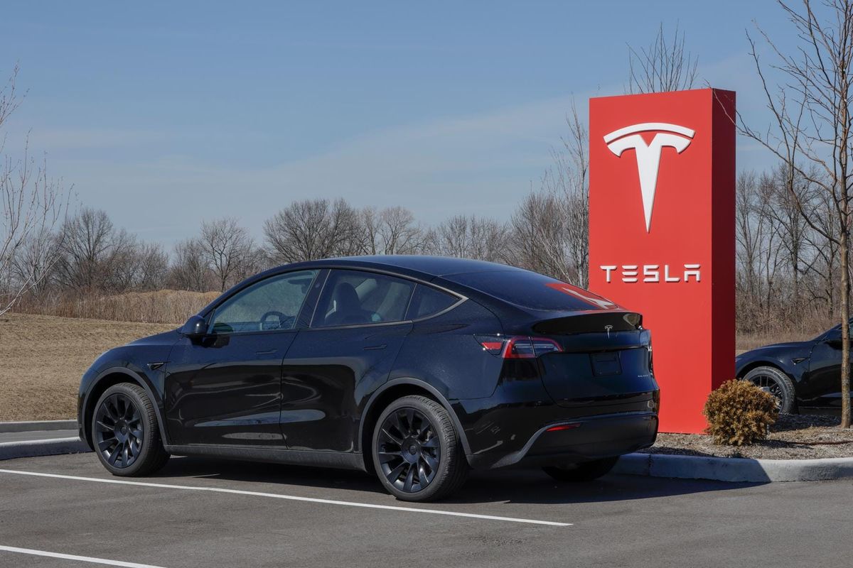Tesla und Rivian schießen nach oben: Warum der Elektro-Boom die Industrie-Giganten abhängt