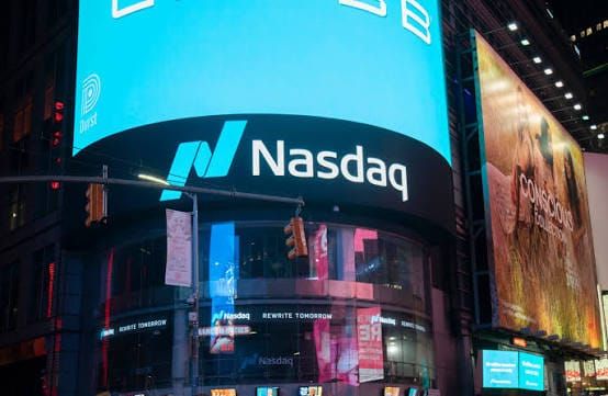 Nasdaq 100 explodiert nach KI-Crash: Chipmaker-Rally rettet Anleger-Vermögen