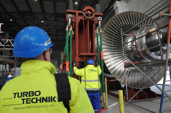 Wer repariert Schiffe auf hoher See?