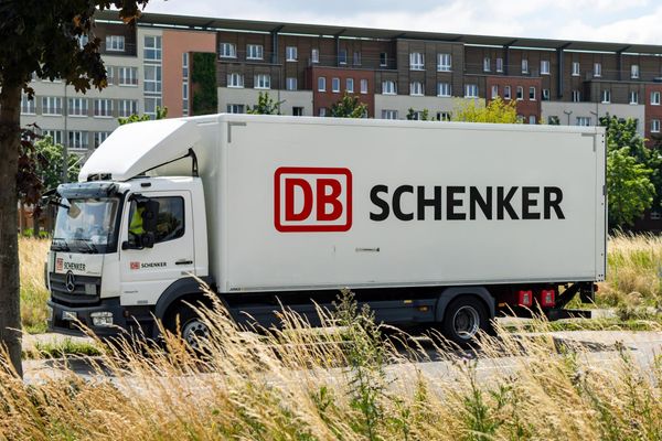 Wer dominiert die Logistikwelt? DSV vs. CVC