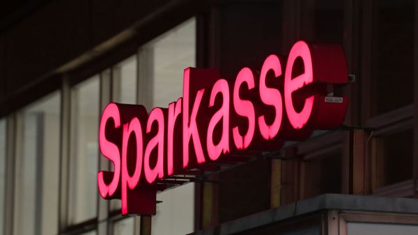 Sparkassen trotzen der Wirtschaftsflaute: Milliarden-Gewinne, aber mit Risiken
