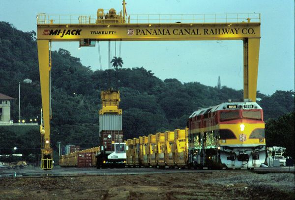 Maersk schnappt Trump die Kanalbahn weg