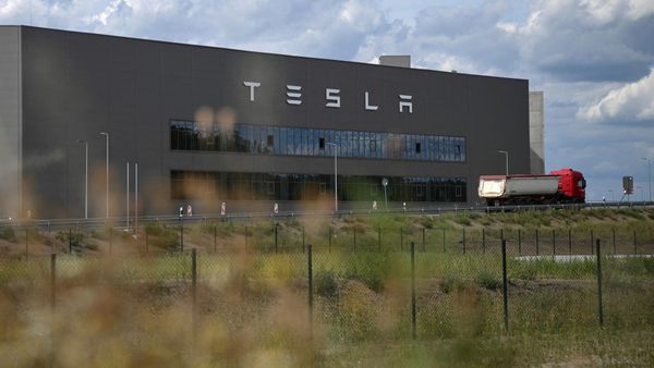 Tesla stoppt Lohnzahlungen bei Krankheit – Betriebsrat zeigt kein Interesse