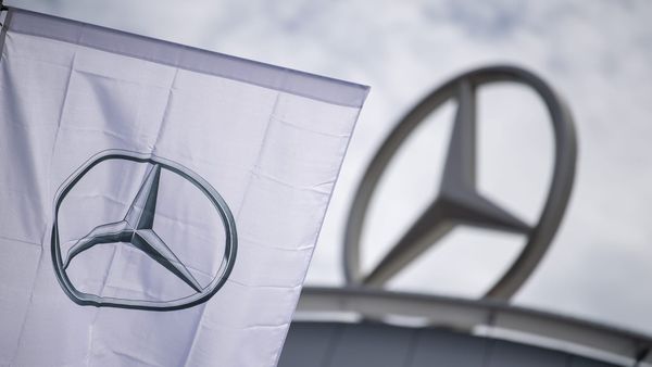 Mercedes-Benz verliert 43 % Gewinn