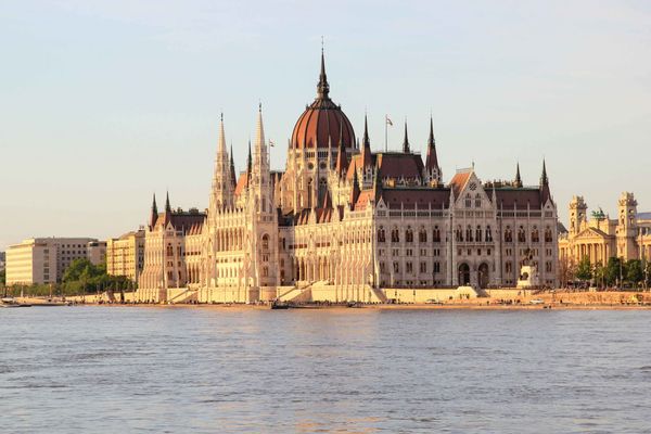 Budapests Widerstand – wie Kaffeehäuser gegen Viktor Orbán bestehen