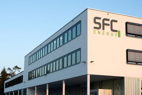 SFC Energy: Schwächerer Start, starker Kurs