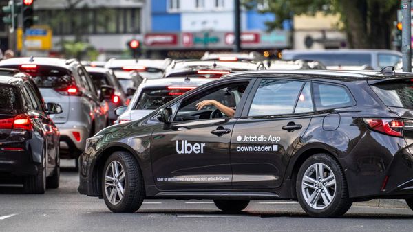 Uber startet Kurier-Offensive in deutschen Großstädten