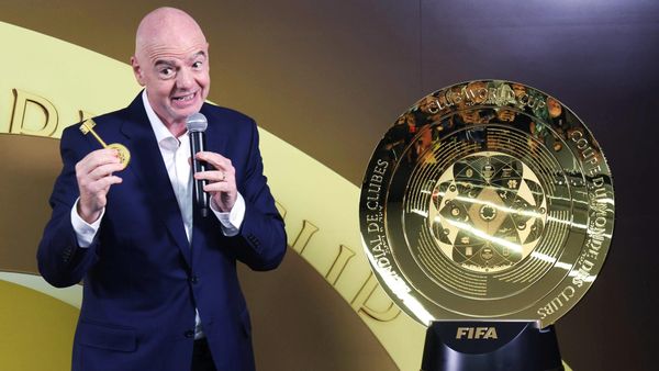 880 Millionen für den Fußball-Rausch – Infantinos gewagtes Milliarden-Spiel