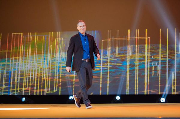 Kollege KI übernimmt – Amazon will Tausende Bürostellen durch Software ersetzen