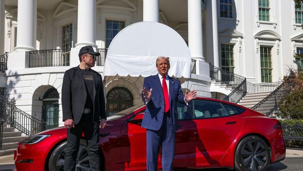 Musk knickt ein – Teslas gefährliches Spiel mit der Politik