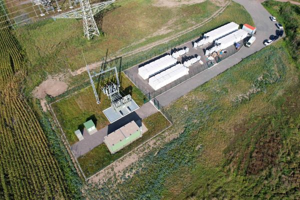 Batteriespeicher im Ansturm – Warum das deutsche Stromnetz an seine Grenzen stößt