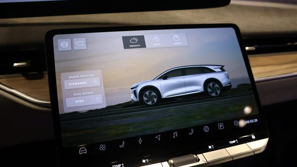 Lucid greift Tesla an: Der Uber-Deal, der den Robotaxi-Markt neu ordnet