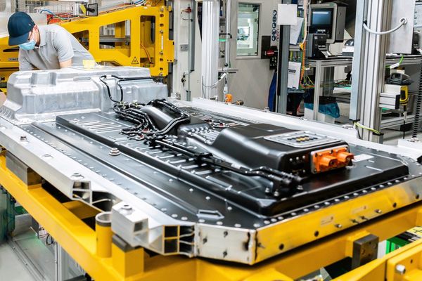 Elektro-Offensive aus Kamenz – Mercedes startet Batterieproduktion