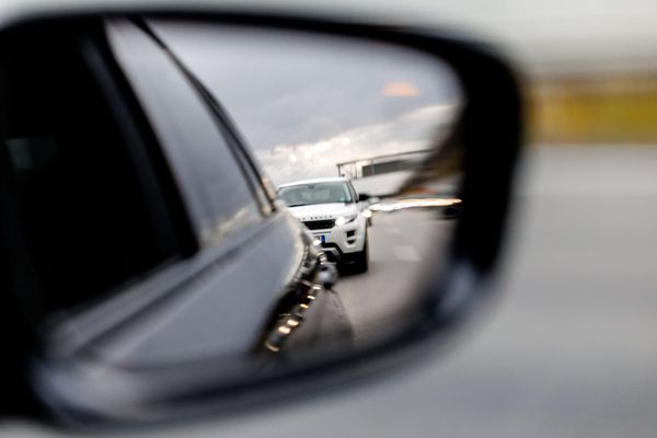 Frauenparkplatz, Winterreifen & Lichthupe – Verkehrsmythen die wir aufklären