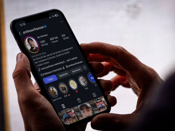 Professor Finanzen: Wenn Influencing zur Abzocke wird – Wie aus Aufklärung Geschäftsmodelle entstehen