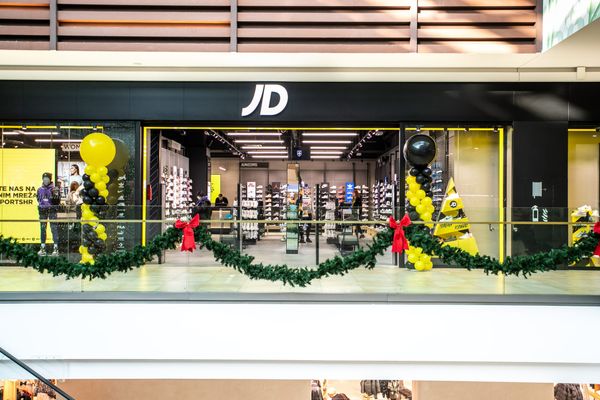 Gewinneinbruch bei JD Sports: Wie das US-Geschäft den britischen Händler unter Druck setzt