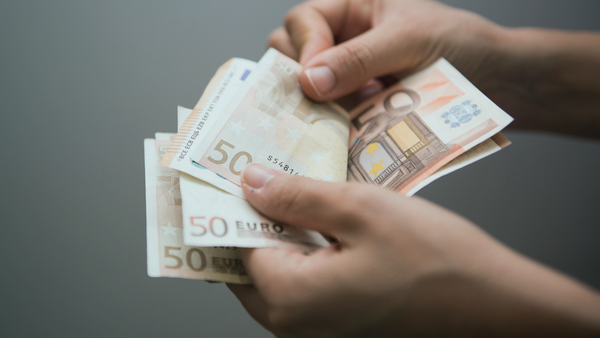 Mit 50 Euro anfangen, in 10 Minuten investieren – die Praxis-Formel für Ihren Aktienstart