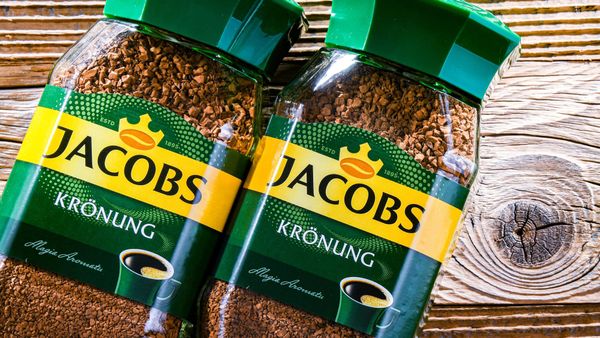 Reimanns Milliarden-Schwenk: Von Kaffee zu Kassen – warum JAB das Erbe umbaut
